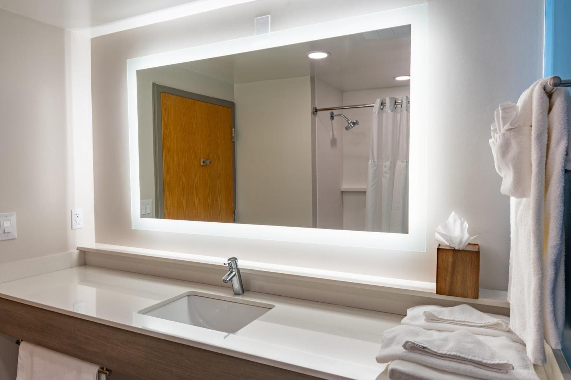 Holiday Inn Express & Suites Carneys Point - Pennsville By Ihg Ngoại thất bức ảnh