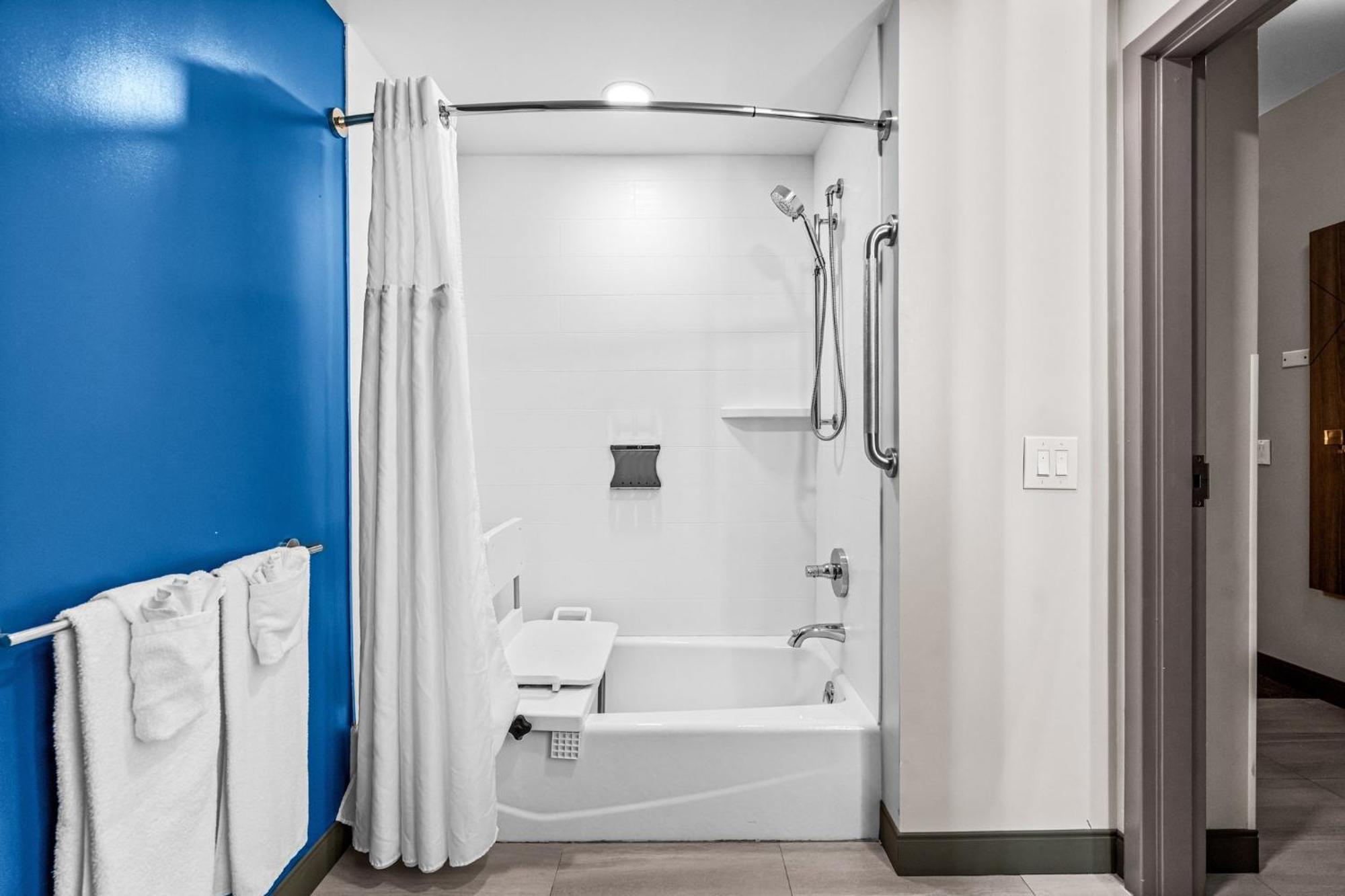 Holiday Inn Express & Suites Carneys Point - Pennsville By Ihg Ngoại thất bức ảnh