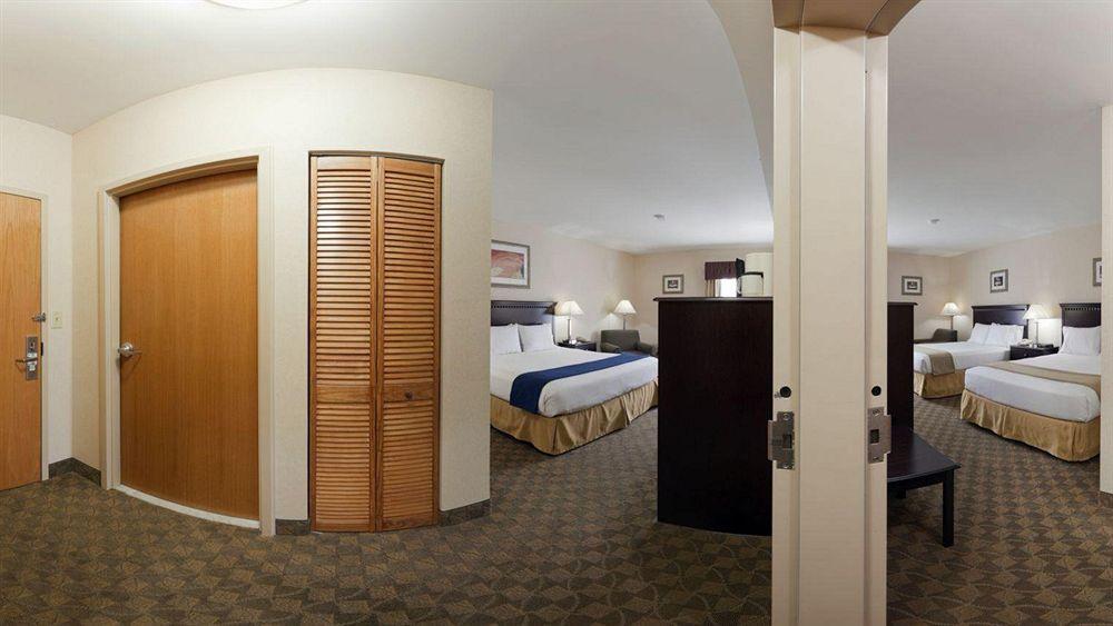 Holiday Inn Express & Suites Carneys Point - Pennsville By Ihg Ngoại thất bức ảnh